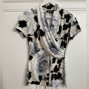 DKNY Women’s XS Short Sleeve Blouse with Draped Front White Black Grey Florals